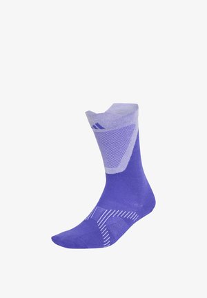 Fioletowa i jasnofioletowa sportowa skarpetka z geometrycznymi wzorami i logo Adidas, zaprojektowana pod kątem wydajności i komfortu.
