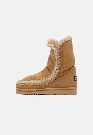Boots - tobacco