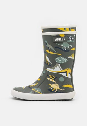 Børns mørkegrønne gummistøvle med farverige dinosaur- og vulkanprint, hvid sål og Aigle-brandlabel på overdelen.