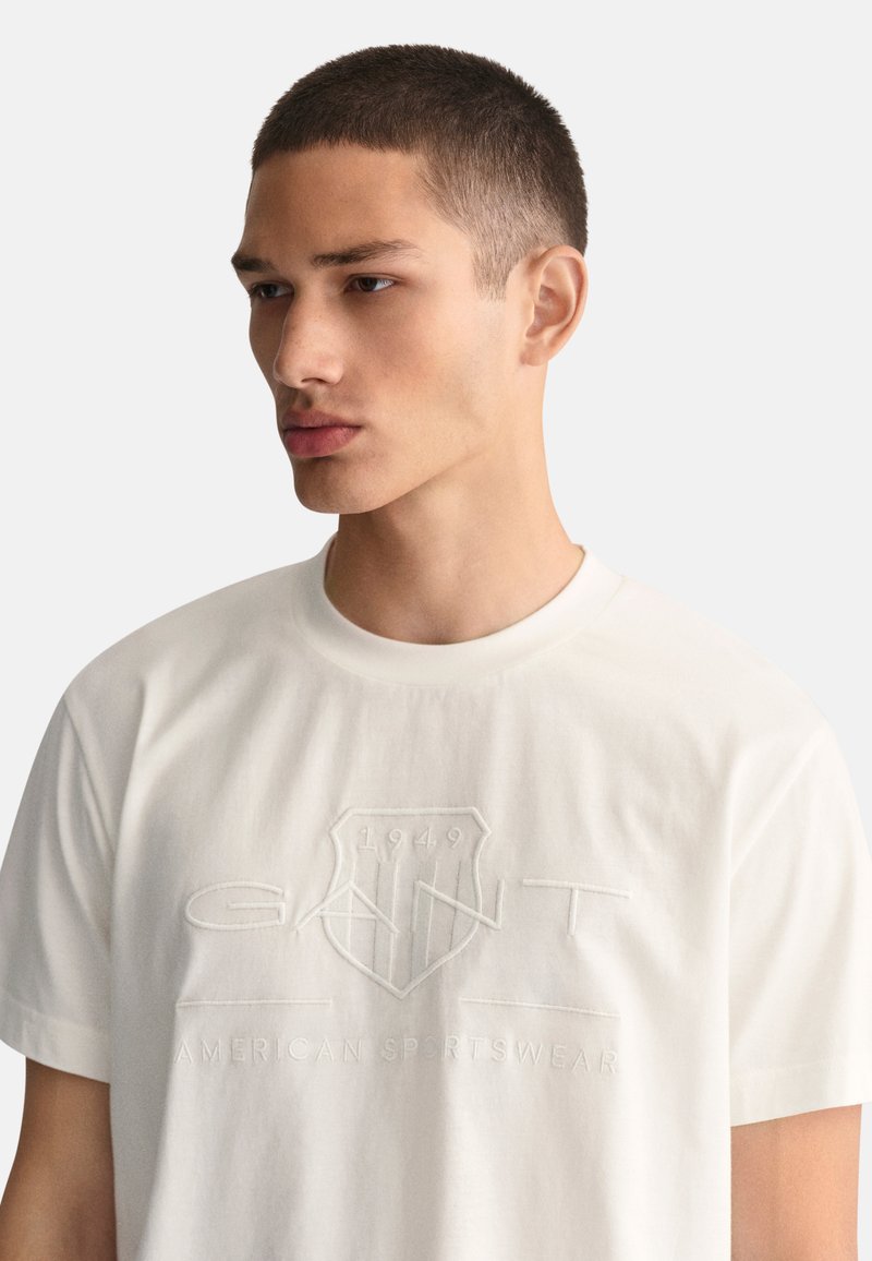 GANT TONAL SHIELD - Triko s potiskem - weiß