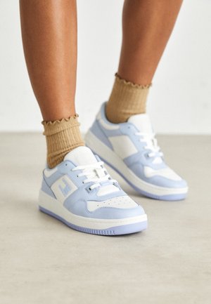 Sneakersy niskie