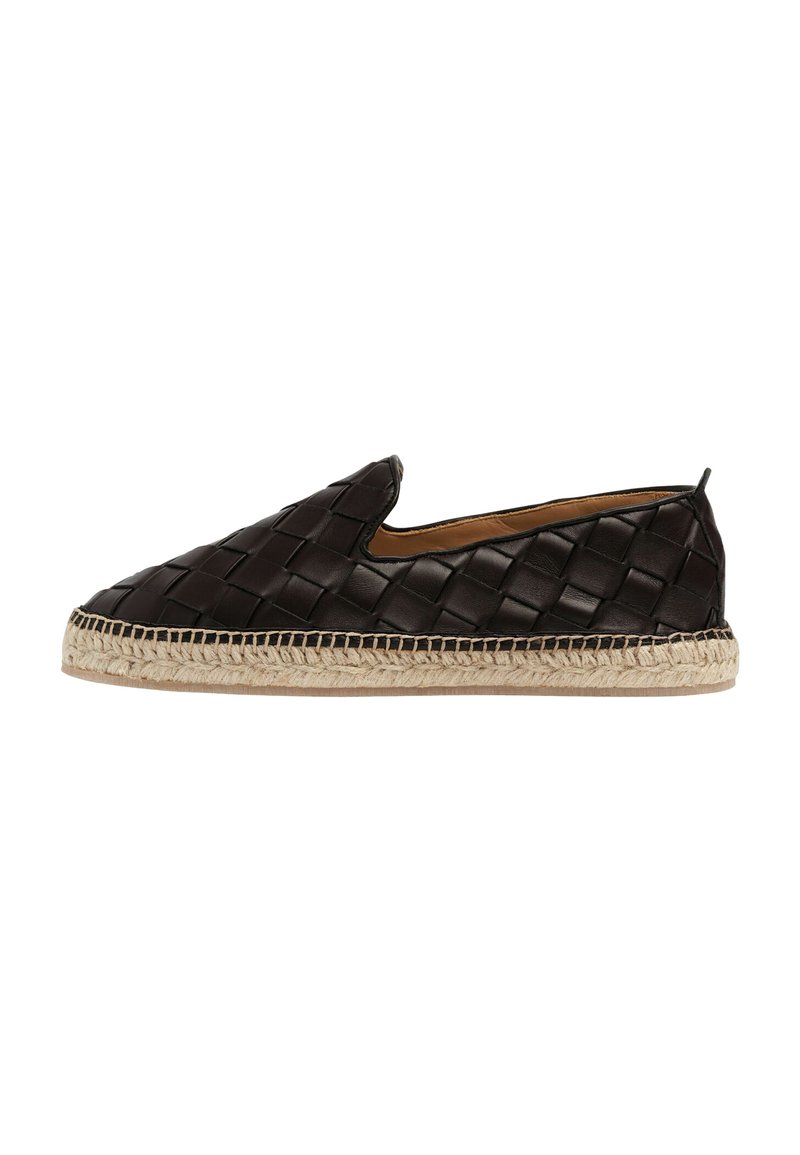 Espadrilles slip-on in pelle intrecciata nera con suola in corda di juta naturale e rivestimento interno color nocciola.