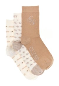 Tre paia di calzini caratterizzati da un calzino color beige con logo, un paio crema con cuori e un paio crema con testo "GUESS". Materiale morbido in misto cotone.