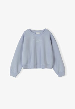 Sweat-shirt court bleu clair à manches longues avec le texte « London Town 1995 UK » centré sur la poitrine.