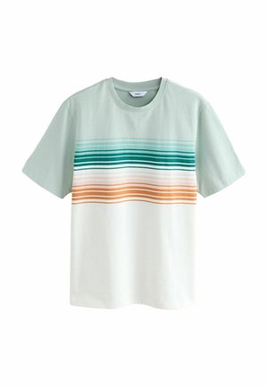 Kurzärmeliges T-Shirt mit Rundhalsausschnitt, mintgrünem Oberteil, weißem Unterteil und horizontalen Streifen in Türkis und Orange über der Brust.