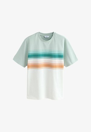 Kurzärmeliges T-Shirt mit Rundhalsausschnitt, mintgrünem Oberteil, weißem Unterteil und horizontalen Streifen in Türkis und Orange über der Brust.