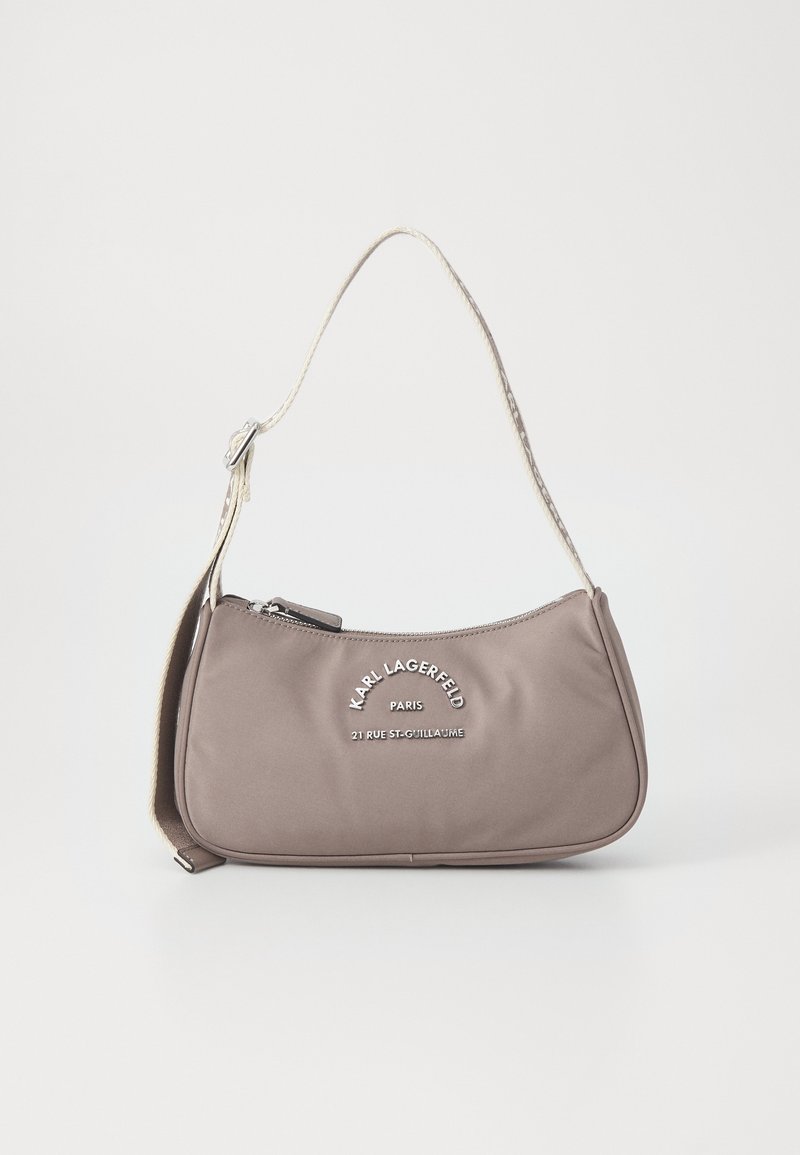 Petit sac bandoulière taupe avec texte de logo argenté "Karl Lagerfeld Paris 21 Rue St-Guillaume" et sangle ajustable sur fond blanc.
