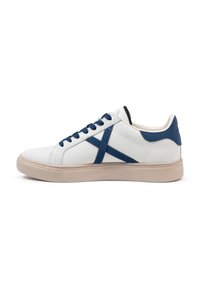 MUNICH Baskets basses - white