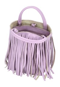 Fringe skuldertaske i lys lavendel læder med en tekstureret overflade, der har korte håndtag og en indvendig lynlåslomme.