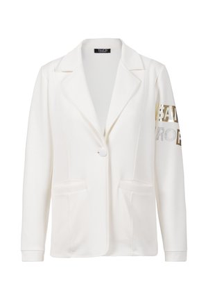 Blazer blanc à un bouton avec revers cranté, deux poches avant et texte métallique doré sur la manche supérieure.