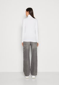 Pieces PCSIRENE ROLLNECK - Hosszú ujjú felső - bright white