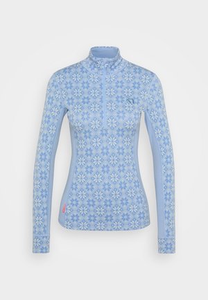 Lys blå damestrikket genser med lange ermer, hvitt geometrisk blomstermønster, høy krage og frontlukking med halvlukket glidelås.