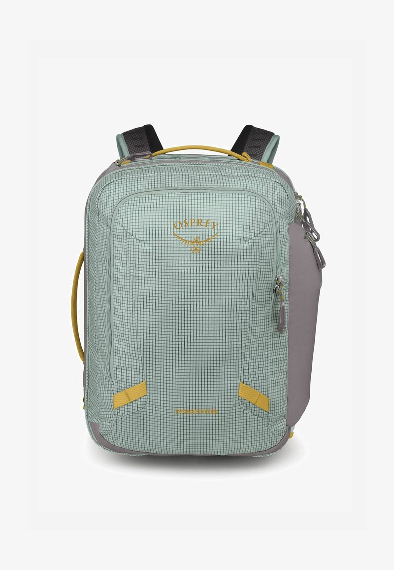 Sac à dos en tissu à carreaux verts avec des accents gris, quincaillerie jaune, poche zippée à l'avant, bretelles rembourrées et poignée de transport supérieure.