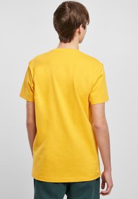 Urban Classics BASIC - Jednoduché tričko - californiayellow