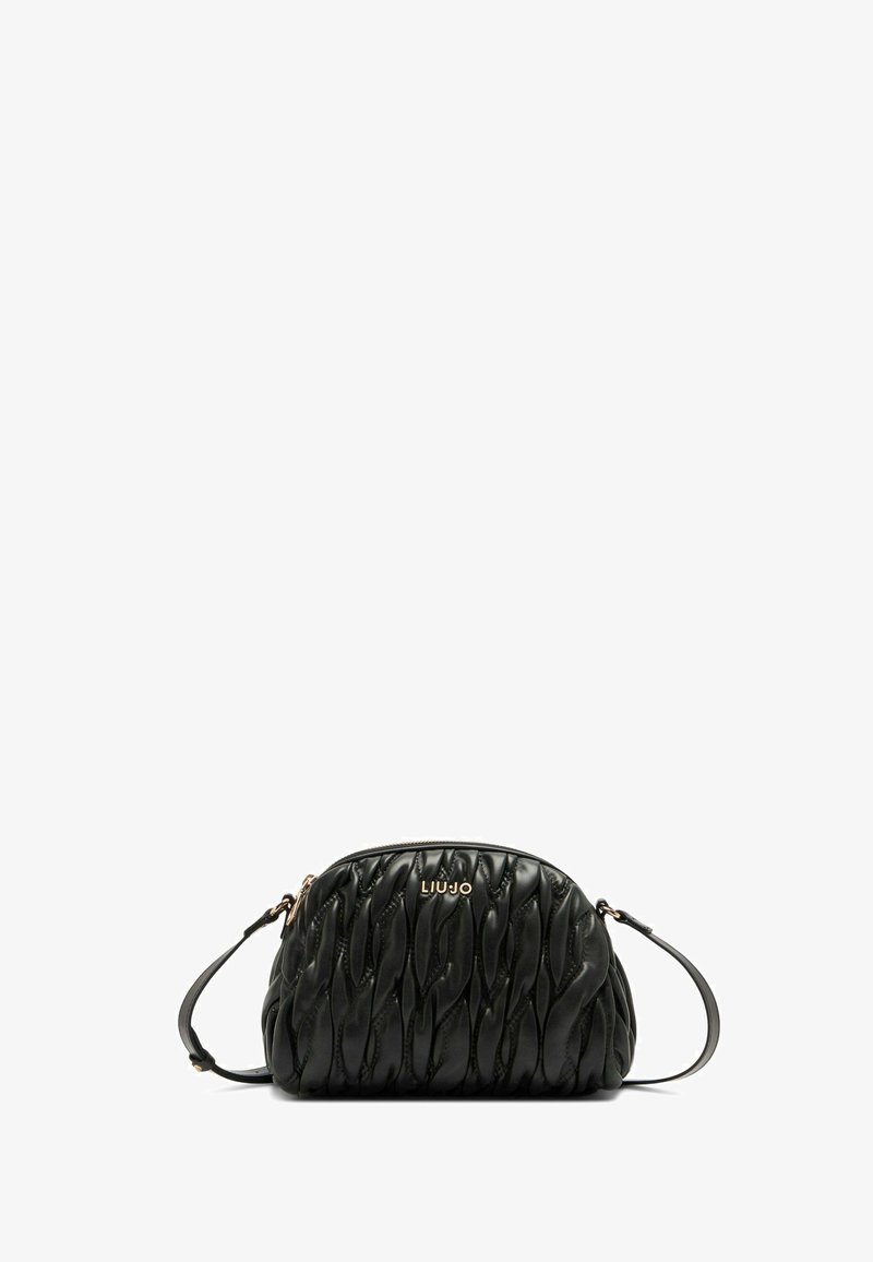 Borsa a tracolla in pelle nera con un design a onde testurizzato, forma arrotondata, logo color oro e una tracolla removibile.