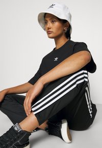 adidas Originals FIREBIRD  - Calças de fato de treino - black