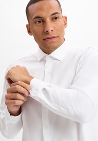 FINSHLEY & HARDING Camicia - weiß