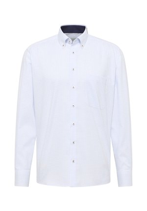 Camicia bianca a maniche lunghe con bottone, motivo a griglia azzurro chiaro, colletto con bottoni e tasca sul petto, mostrata su uno sfondo bianco semplice.