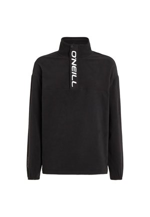 Zwarte pullover met een hoge kraag, voorzien van een rits aan de voorkant en een opvallend wit logo op de borst. Zacht materiaal, lange mouwen met taps toelopende manchetten.