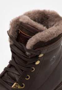 Panama Jack AVIATOR IGLOO - Botins de atacadores -  grass marron/brown