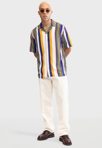 Thumbnail Image 3