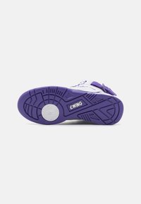 Patrick Ewing 33 HI REAL MADRID UNISEX - Høye joggesko - white/purple