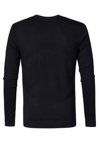 Maglione nero a maniche lunghe con collo rotondo. Tessuto liscio, polsini e orlo a coste, design attillato. Colore semplice e uniforme senza pattern.