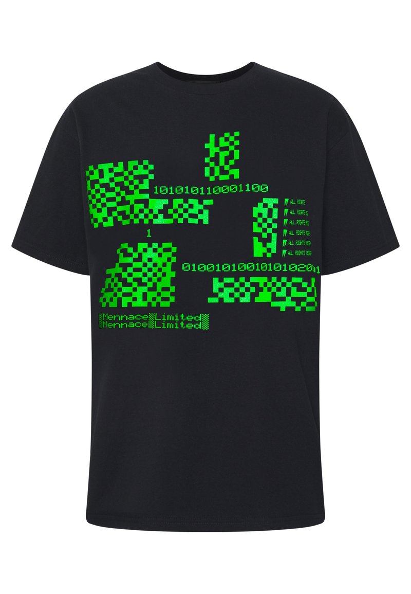 Camiseta negra de manga corta con texto y patrones en píxeles verdes, incluyendo "101010" y "Mennace Limited," en el frente.