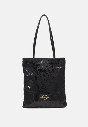Bolso tote negro con lentejuelas, asas largas y una placa dorada con el logo de Love Moschino en el frente.