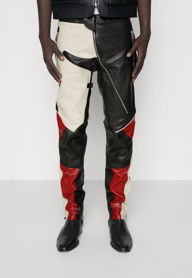 STUDIO ID ANTOINE BIKER TROUSERS - Usnjene hlače - black/red/off white