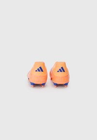 adidas Performance F50 CLUB - Kopačky na pevný povrch - beam orange/lucid blue/white
