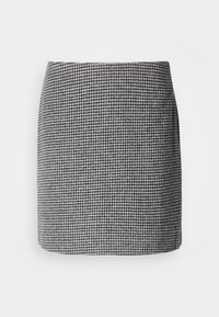 Jupe à motif pied-de-poule noir et blanc, confectionnée dans un tissu texturé, avec une coupe droite et un design de taille simple.