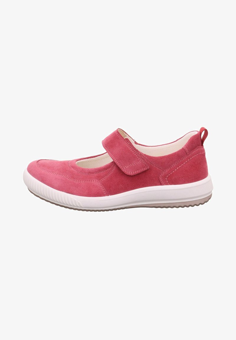 Zapato de ante rosa con una correa de gancho y bucle, punta redondeada, suela de goma blanca y un interior acolchado. Presenta una pequeña lengüeta en el talón.