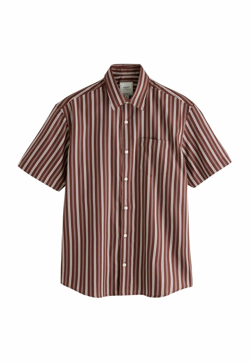 Korte mouw shirt in bordeaux met verticale witte en lichtblauwe strepen. Beschikt over een button-down kraag en een borstzak. Gemaakt van een katoenen mix.