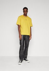 G-STAR CENTER CHEST BOXY - Tricou basic - lemon