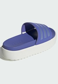 adidas Sportswear ADILETTE - Badsandal - semi  blue   blue spark met.   core white