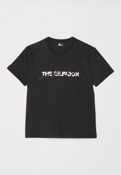 Svart bomull t-skjorte med kortermet design, som har et trykt hvitt og grått "THE 2LOOK"-motiv på forsiden. Klassisk rund hals.