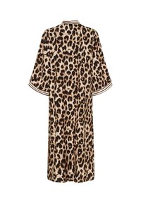 Kimonon med leopardmönster och korta ärmar; har mörkbruna, beige och svarta färger; mjuk tygkvalitet med en lös passform.