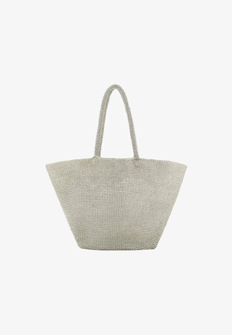 Woven tote bag o szerokim, otwartym kształcie. Wykonana z jasnoszarego materiału, z dwiema mocnymi uchwytami do noszenia.