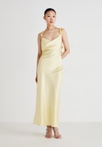 Gina Tricot COWL NECK DRESS - Apģērbs svinīgiem gadījumiem - light yellow