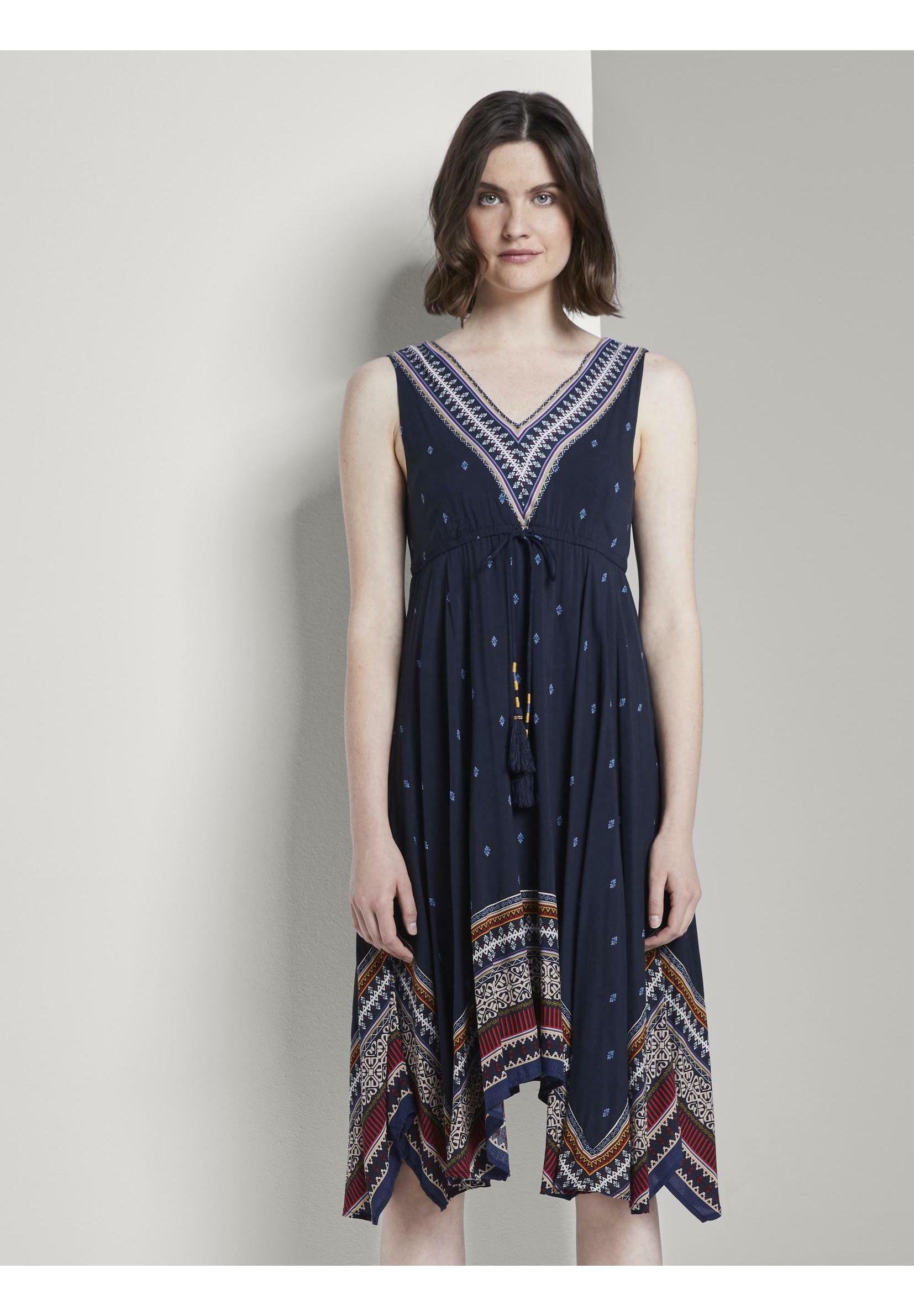 Tom Tailor Tom Tailor Kleider Jumpsuits Luftiges Tuchleid Mit Musterung Freizeitkleid Zipfelkleid Skirt Aop Navy Dunkelblau Zalando De