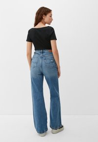 QS MIT AUSSCHNITT - Basic T-shirt - schwarz