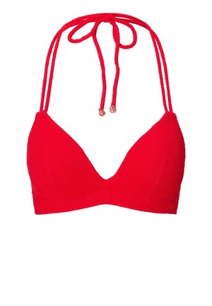 Top de bikini triangular rojo con tejido de punto texturizado. Cuenta con tirantes ajustables atados al cuello y pequeños detalles de hardware dorado.