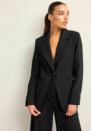 TAILORED CREPE SINGLE BREASTED BLAZER PETITE. PETITE - - Krátký kabát - black