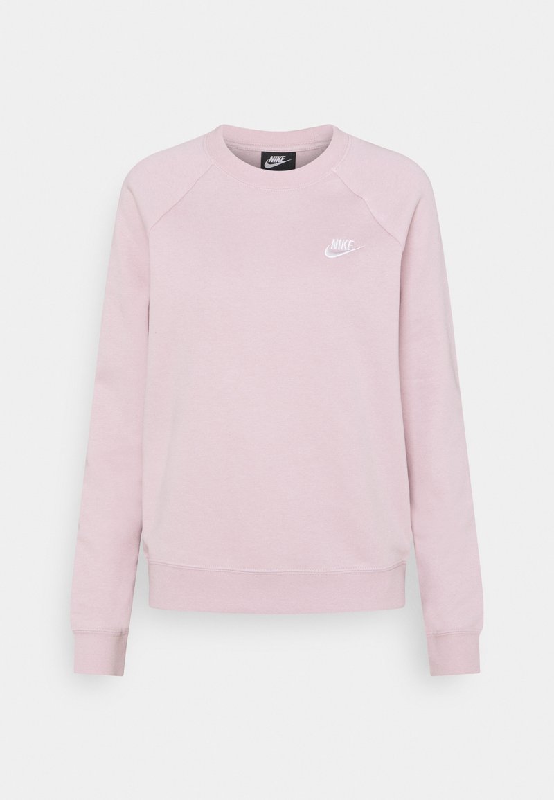 Rosa Nike-tröja med långa raglanärmar, ribbade muddar och fåll. Har en liten vit logotyp på vänstra bröstområdet. Mjuk textur.