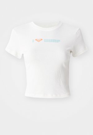 Witte cropped t-shirt van katoen. Kenmerkt zich door de tekst "I ❤️ SURF" in lichtblauw en oranje. Korte mouwen met een ronde hals.