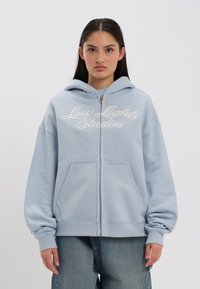 LOW LIGHTS STUDIOS® SHUTTER ZIPPER HOODIE - Camisola com fecho - sky blue