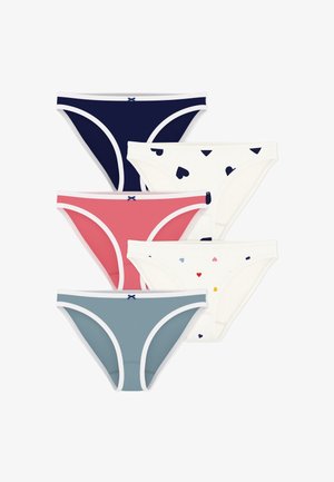 Cinque paia di mutandine da donna in colori assortiti: blu navy, rosa e verde acqua con bordi bianchi. Un paio presenta motivi a cuori, gli altri sono a tinta unita.