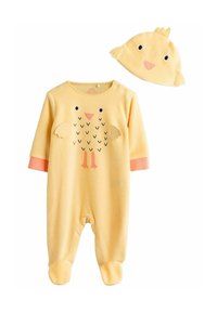 Gelbes Fleece-Baby-Overall mit Küken-Design, orangenen Bündchen und passendem Kükenhut. Verfügt über gestickte Augen und Schnabel. Weicher Stoff.