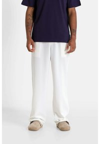 Unselected, white